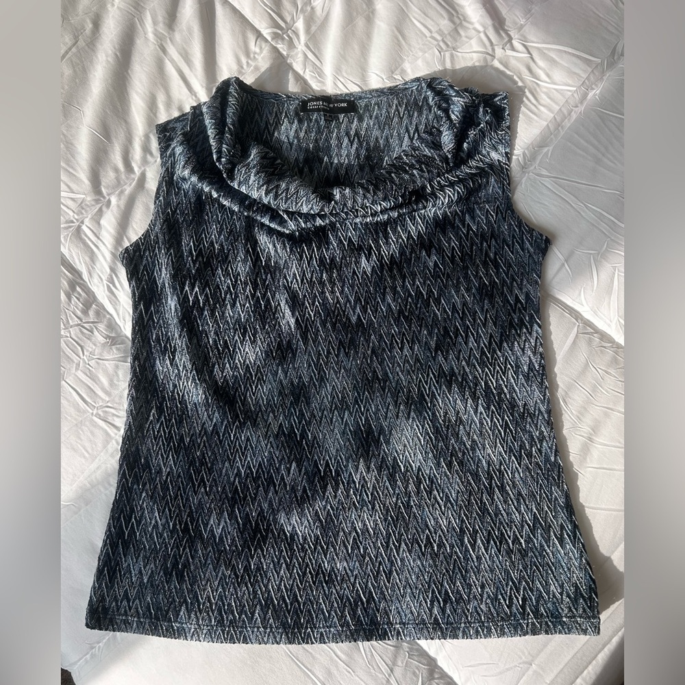 Jones New York Blue and White Zigzag Blouse